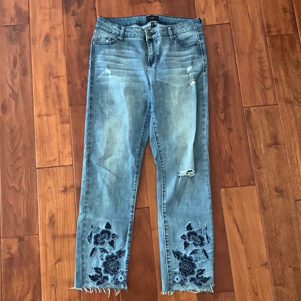 CELEBRITY PINK Jeans 9/29 Ankle Stretch BOHO Blue Floral Embroidered Distressed
